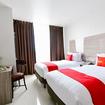 Win Grand Hotel Bekasi Zewnętrze zdjęcie
